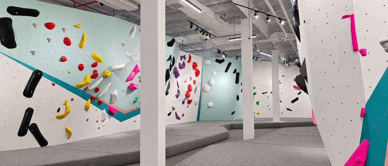 Go Climb Sports Bouldering Walls, Wide Overview, Columns, Junction Mall