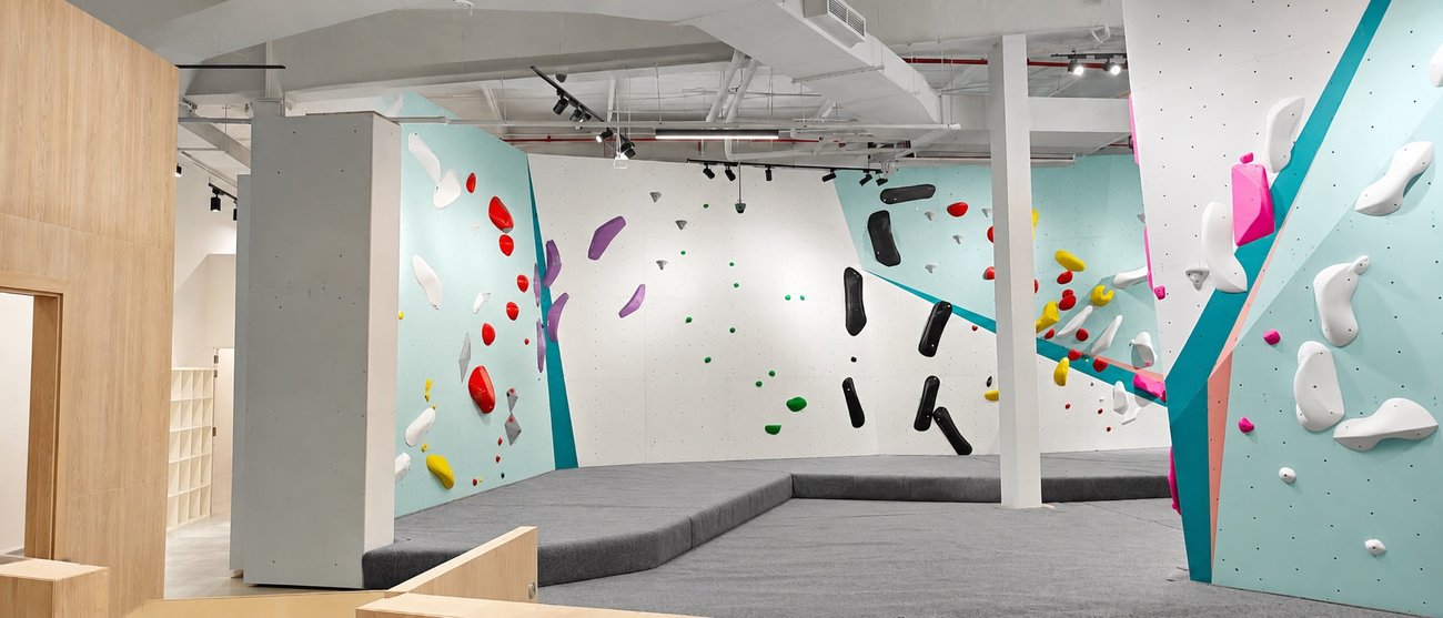 Go Climb Sports Teal Bouldering Wall, Diamond Hold Feature, Junction Mall