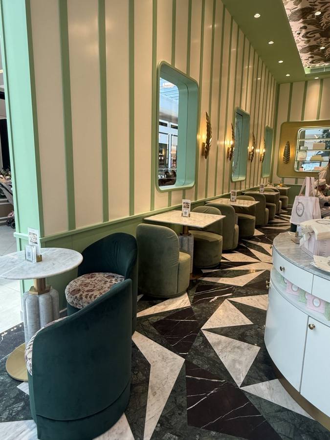 Ladur&eacute;e &mdash; Café Seating, Dubai Hills Mall