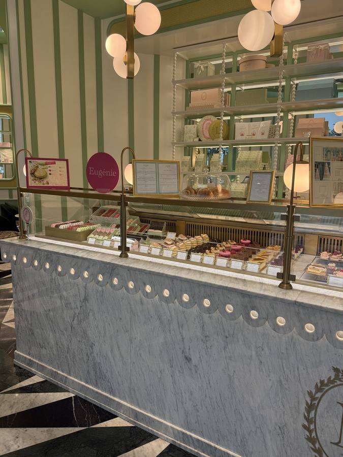 Ladur&eacute;e &mdash; Macaron & Pastry Display, Dubai Hills Mall