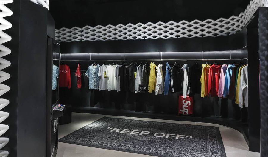 LV Supreme Display