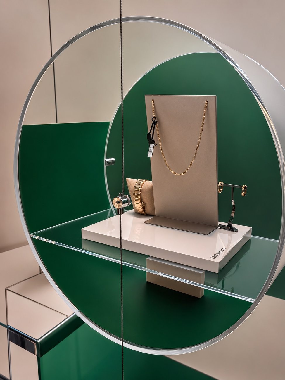 Rebecca Dubai Festival City — Jewellery Display, Green Circle Detail