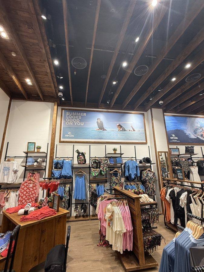 Rip Curl Dubai Marina Mall — Apparel Wall