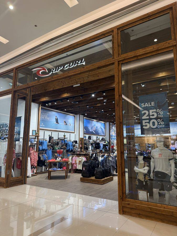 Rip Curl Dubai Marina Mall — Storefront from the Concourse