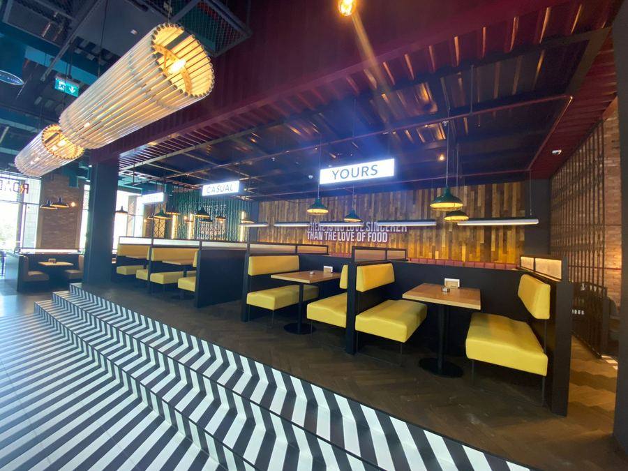 Roadster Diner — Signage & Booth Pods