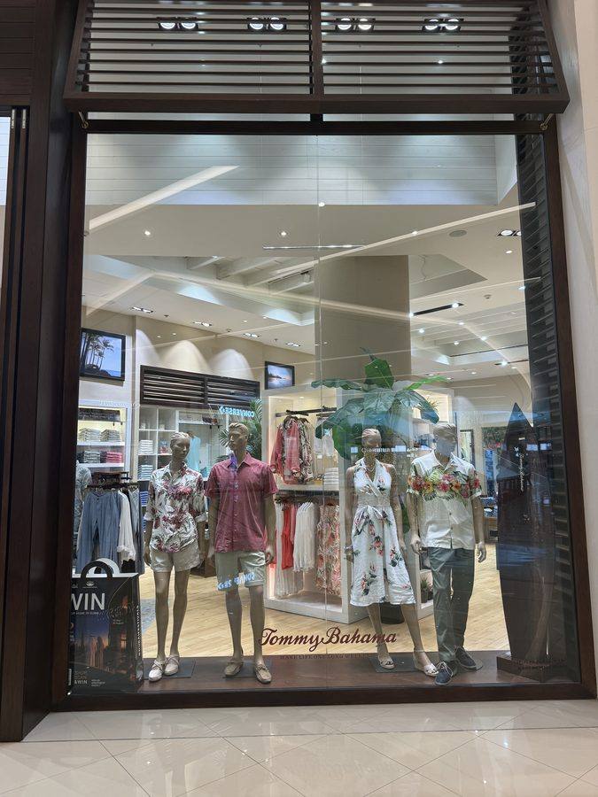 Tommy Bahama Dubai Marina Mall — Window Display