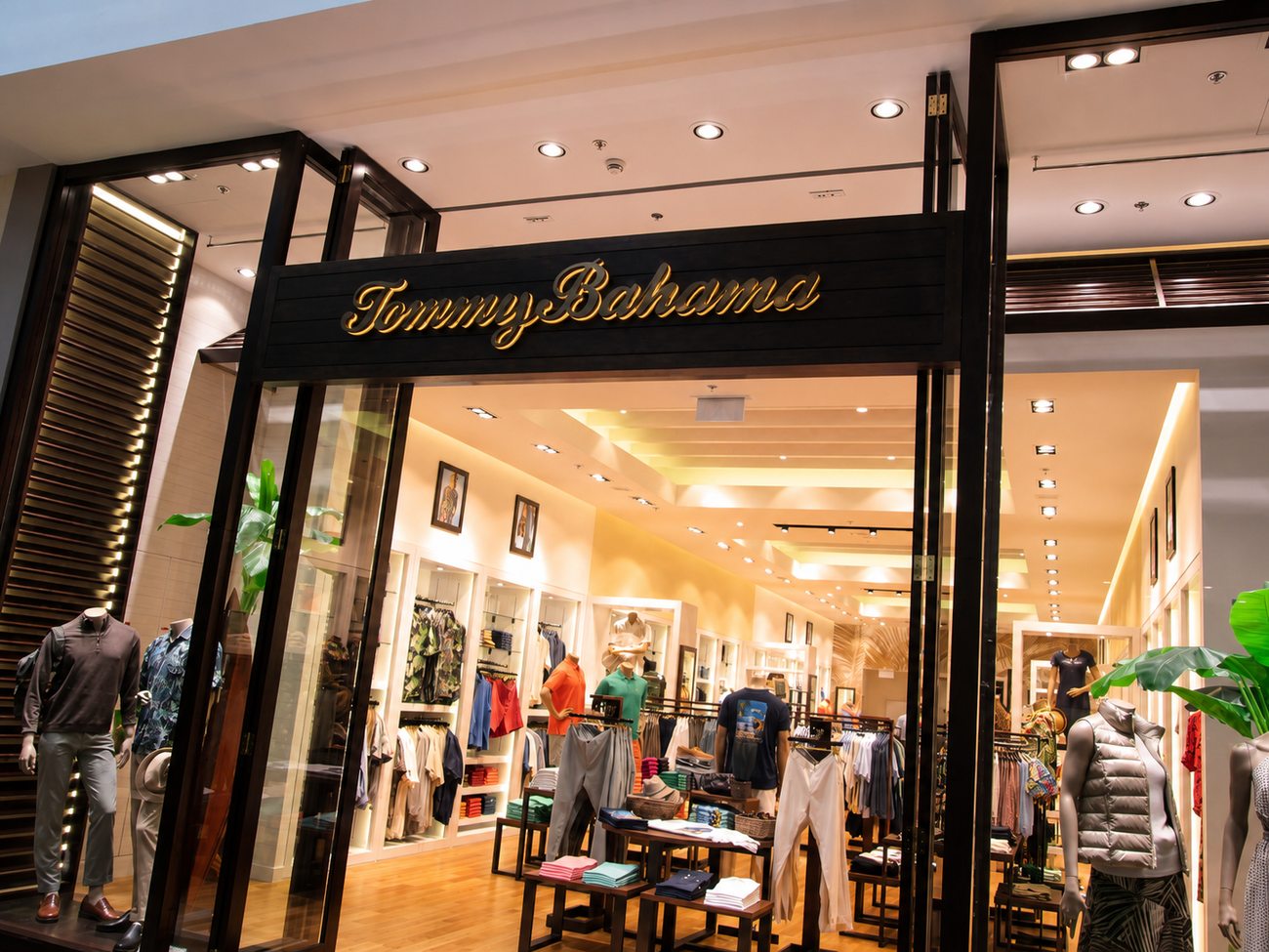 Tommy Bahama Storefront Signage, Mirdiff City Centre